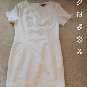 White Banana Republic dress 👗.